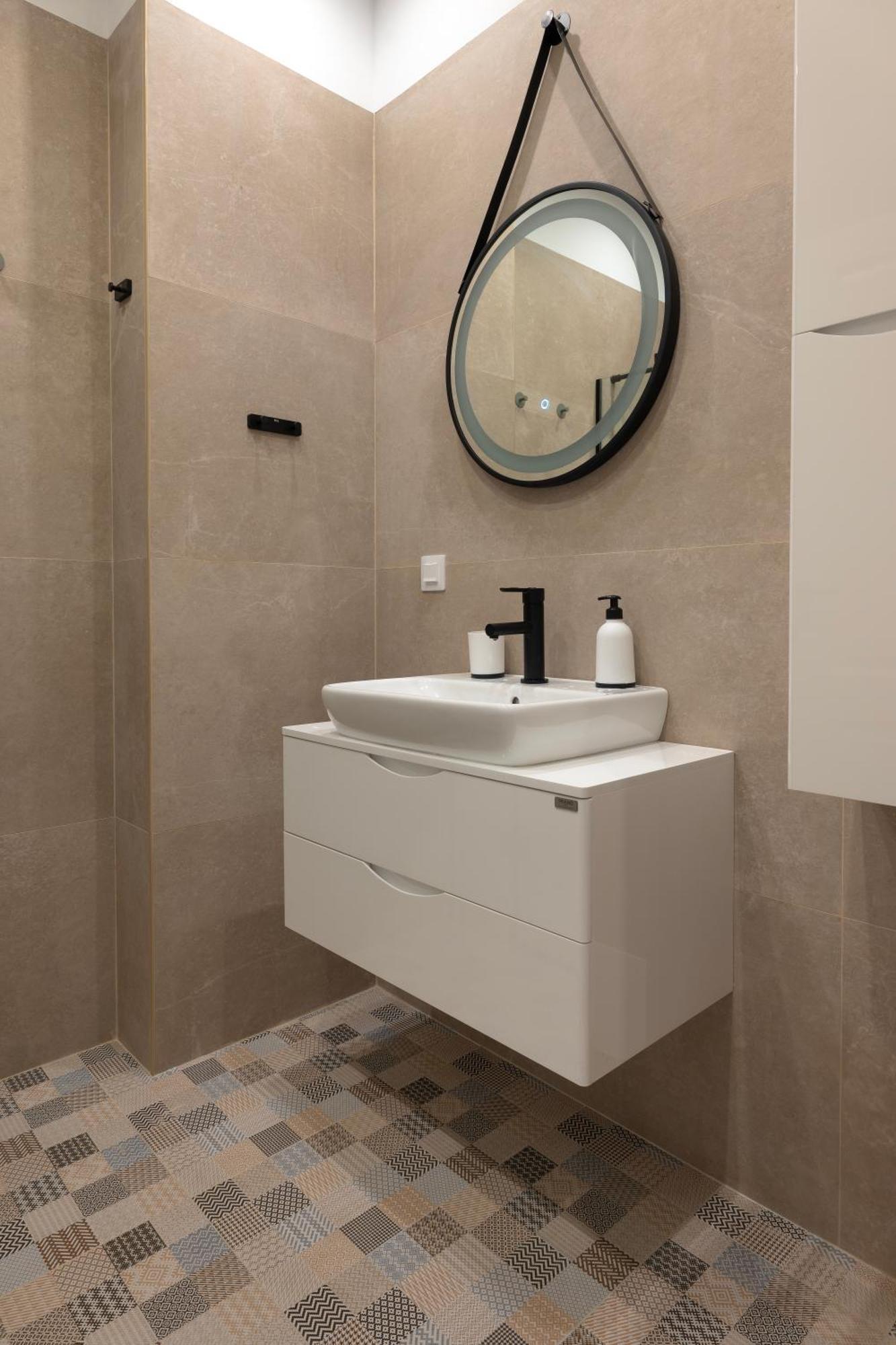 Shishman Center Apartment *